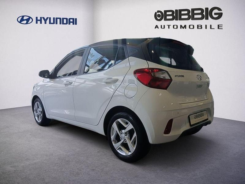 Gebraucht Hyundai i10 Trend 84 PS (61 kW) 2022 Weiß Kleinwagen