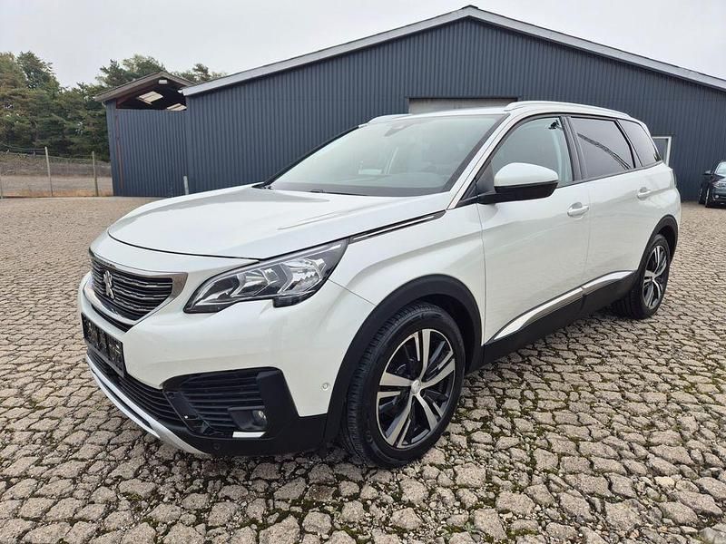 Weiß Gebraucht 2018 Peugeot 5008 Allure Van / Kleinbus | 10.500 € - Bild 1/4