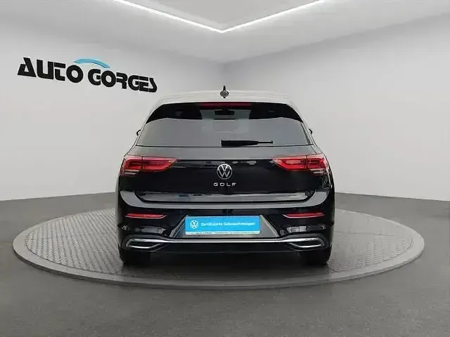 Gebraucht VW Golf VIII Active 150 PS (110 kW) 2023 Schwarz Limousine