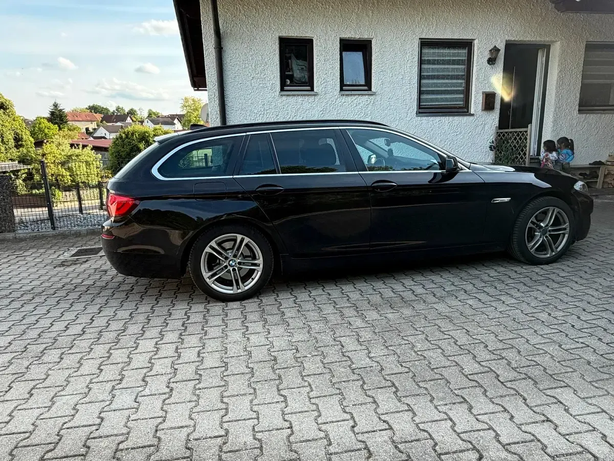Gebraucht BMW 520 184 PS (135 kW) 2011 Schwarz Kombi
