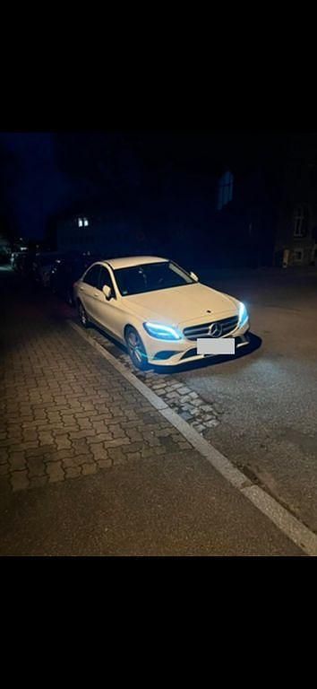 Gebraucht Mercedes C220 194 PS (142 kW) 2019 Weiß Limousine