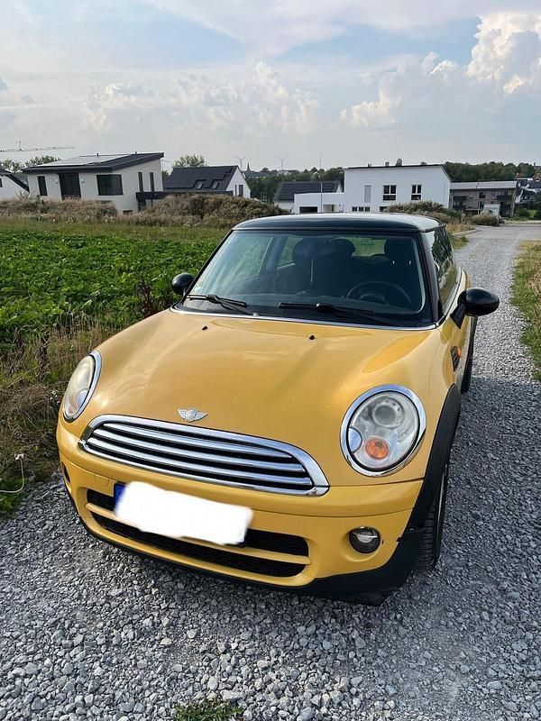 Gelb Gebraucht 2008 Mini Cooper D Kleinwagen | 1.390 € - Bild 1/4