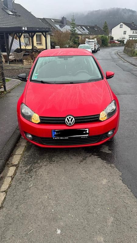 Rot Gebraucht 2009 VW Golf VI Kleinwagen | 3.750 € (Fairer Preis) - Bild 1/4