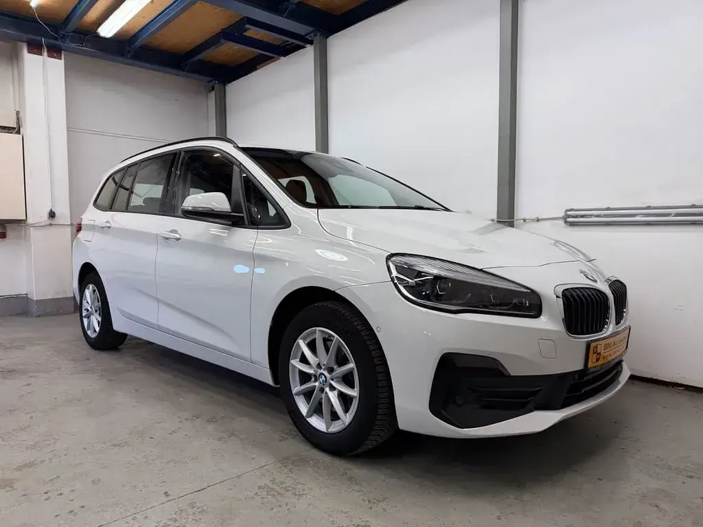 Używany BMW 218 Advantage 140 KM (102 kW) 2019 Biały Minivan