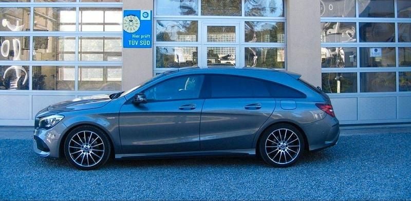 Grau Gebraucht 2017 Mercedes CLA220 Shooting Brake AMG line Kombi | 19.299 € - Bild 1/4