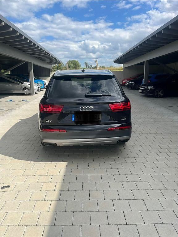 Używany Audi Q7 Ambiente 272 KM (200 kW) 2018 Czarny SUV