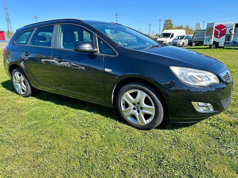 Gebraucht Opel Astra Design Edition 110 PS (80 kW) 2011 Schwarz Kombi