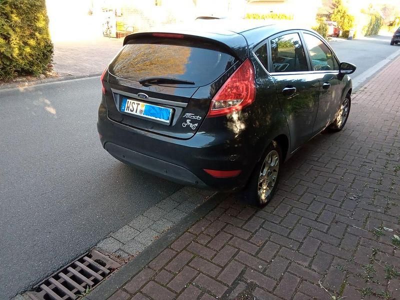 Gebraucht Ford Fiesta Titanium 82 PS (60 kW) 2011 Schwarz Kleinwagen