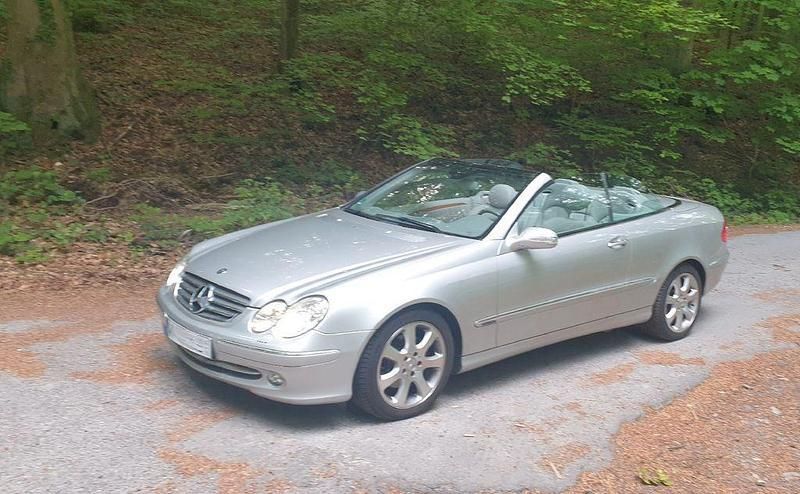 Silber Gebraucht 2003 Mercedes CLK200 Elegance Cabrio | 12.499 € (Teuer) - Bild 1/3