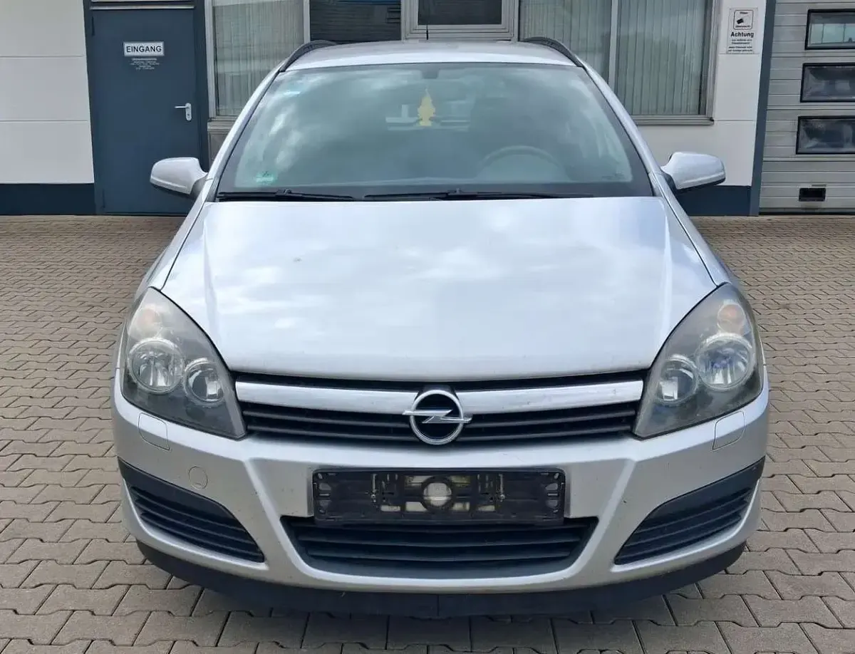Usata Opel Astra Edition 105 CV (77 kW) 2006 Argento Station wagon