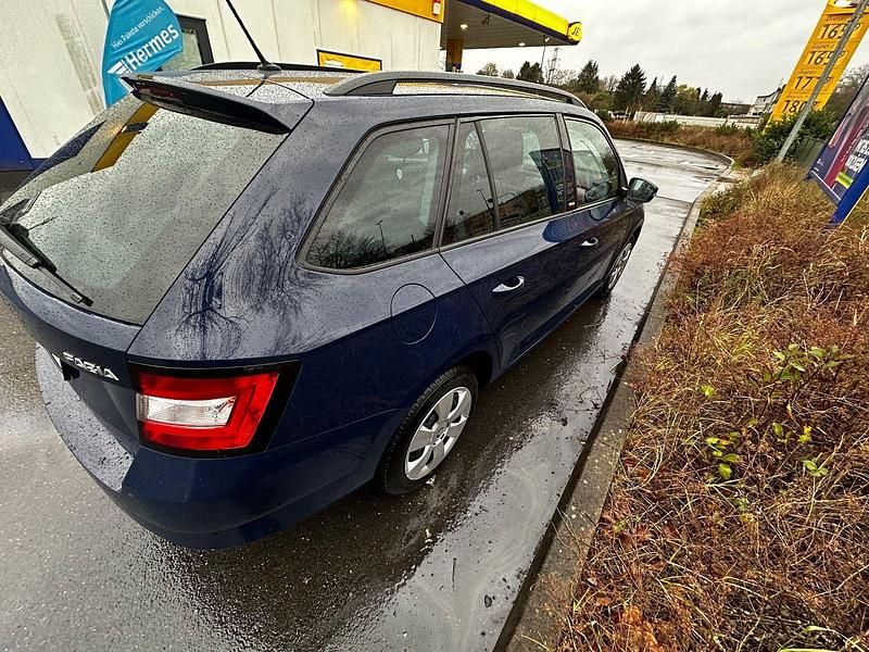Gebraucht Skoda Fabia Joy 90 PS (66 kW) 2016 Blau Kleinwagen