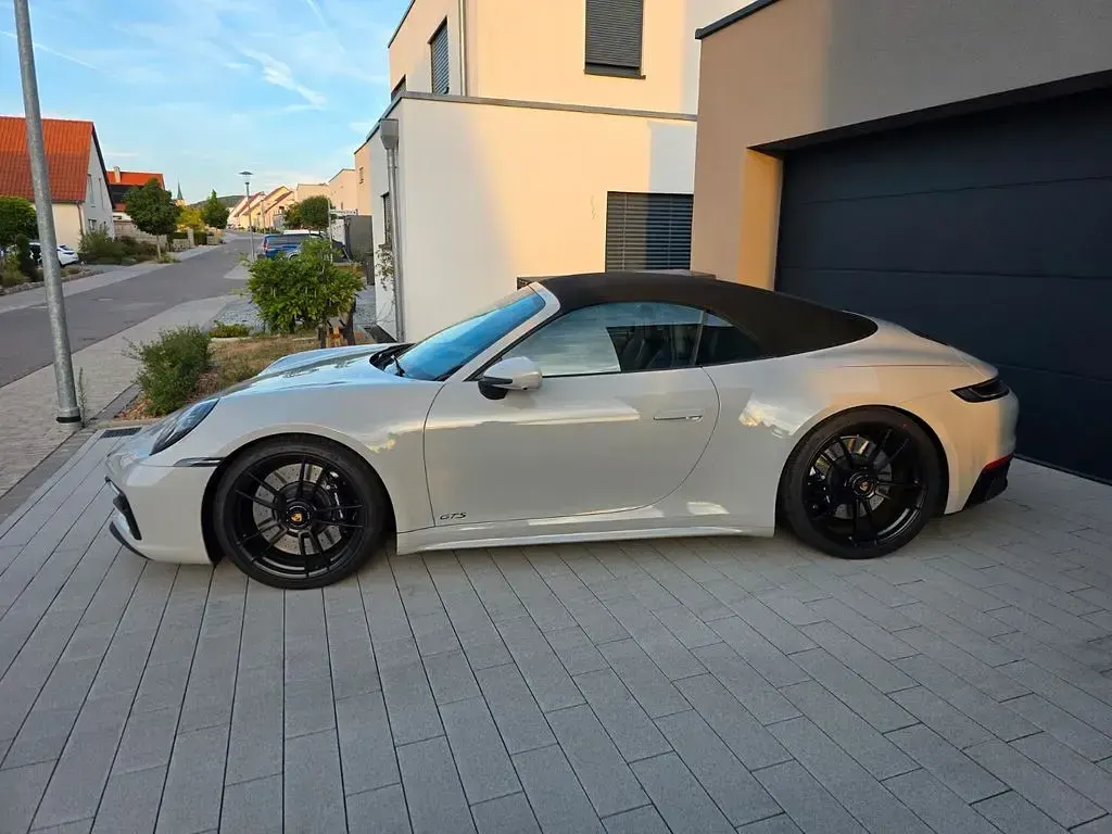 Gebraucht Porsche 992 480 PS (353 kW) 2022 Grau Cabrio