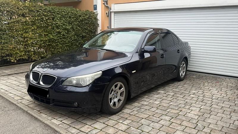 Blau Gebraucht 2004 BMW 520 Limousine | 2.490 € (Superpreis) - Bild 1/4