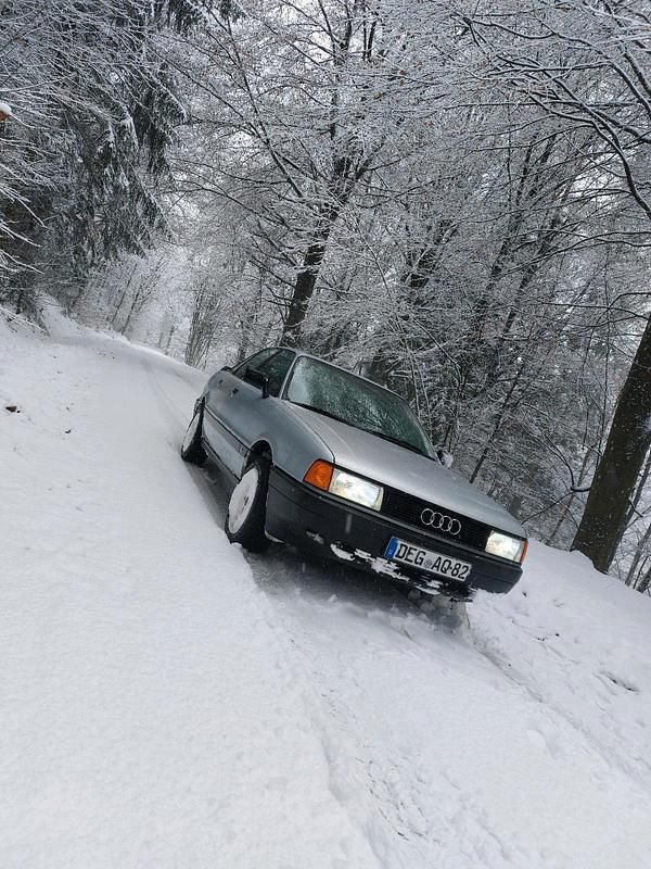 Silber Gebraucht 1991 Audi 80 Performance Limousine | 4.800 € - Bild 1/4