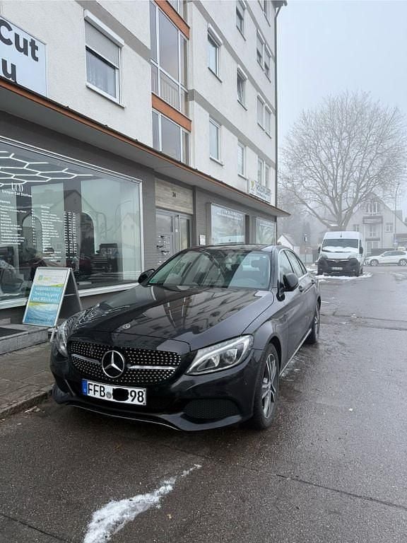 Schwarz Gebraucht 2016 Mercedes C180 Edition Limousine | 16.990 € (Fairer Preis) - Bild 1/4