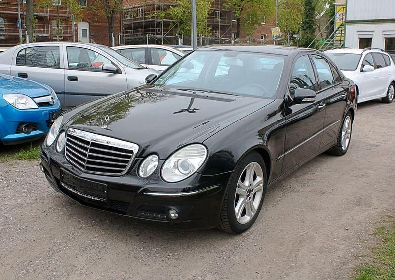 Second-hand Mercedes E200 163 CP (119 kW) 2008 Negru Berlinǎ