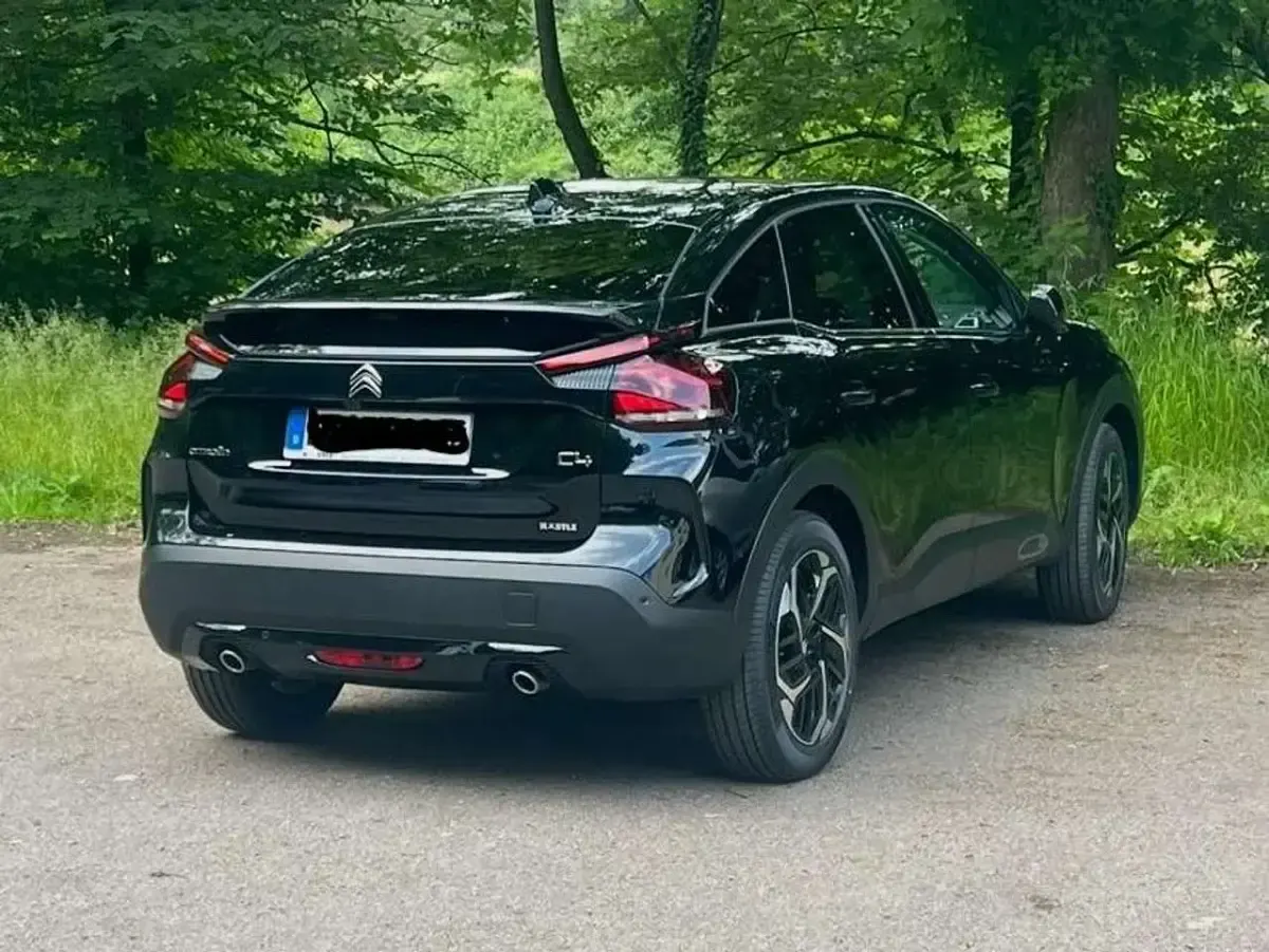 Gebraucht Citroën C4 Shine 131 PS (96 kW) 2023 Schwarz SUV
