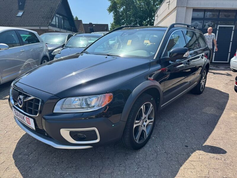 Schwarz Gebraucht 2012 Volvo XC70 Summum SUV | 12.490 € (Fairer Preis) - Bild 1/2