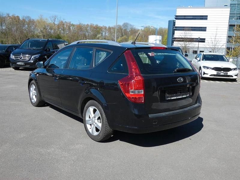 Usado Kia Ceed 90 HP (66 kW) 2011 Preto Citadino