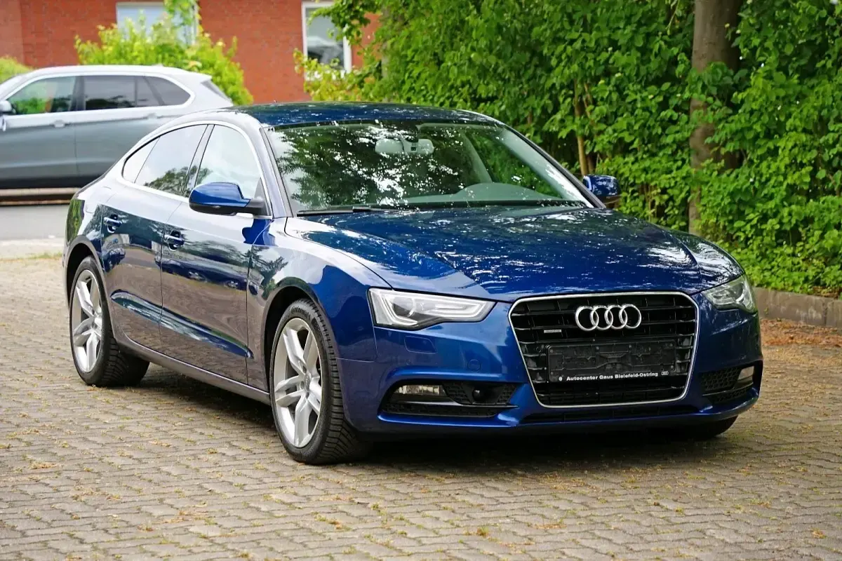 Gebraucht Audi A5 Sportback Advanced 245 PS (180 kW) 2012 Blau Kleinwagen