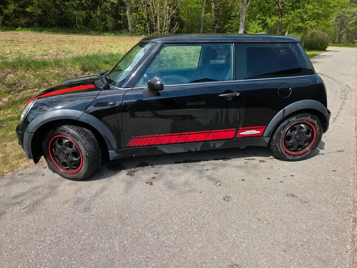 Usata Mini Cooper 90 CV (66 kW) 2001 Nero Utilitaria