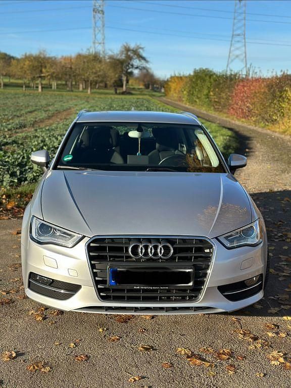Silber Gebraucht 2014 Audi A3 Ambition Limousine | 13.500 € (Fairer Preis) - Bild 1/4