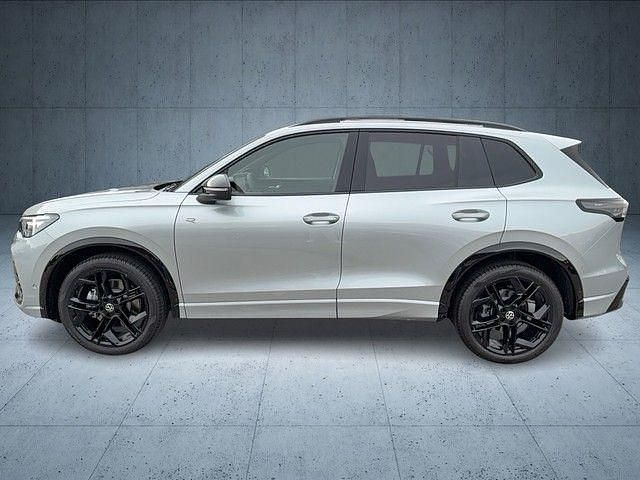 Gebraucht VW Tiguan R-line 150 PS (110 kW) 2025 Silber SUV