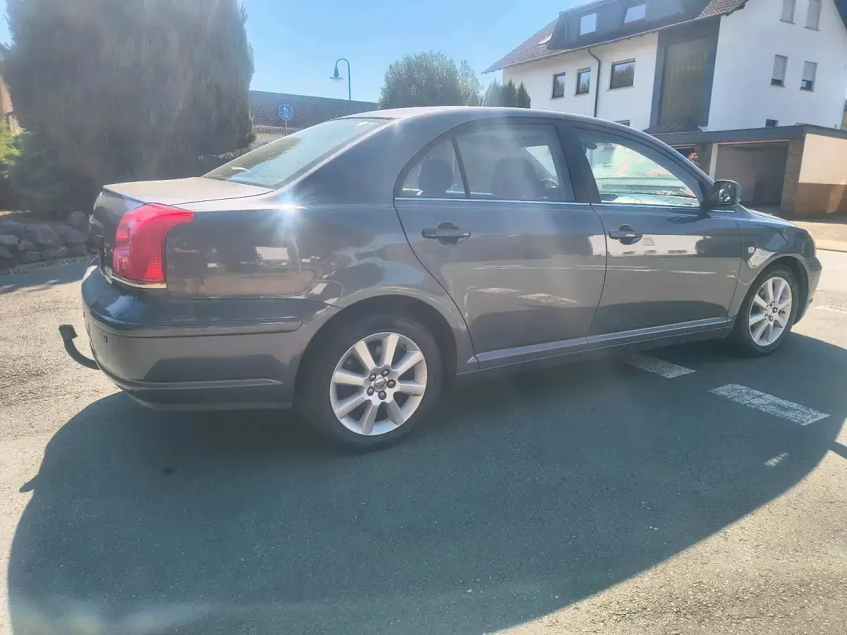 Gebraucht Toyota Avensis 125 PS (91 kW) 2006 Blau Limousine