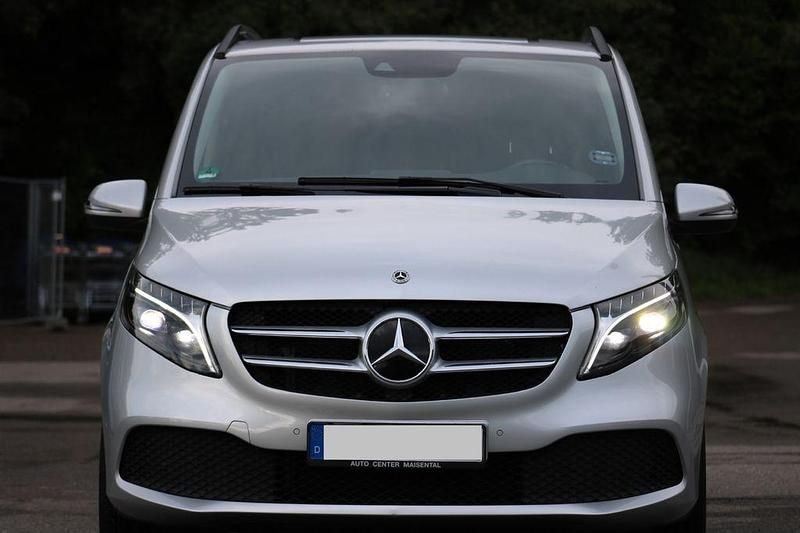 Silber Gebraucht 2023 Mercedes V250 Edition Van / Kleinbus | 50.500 € (Superpreis) - Bild 1/4
