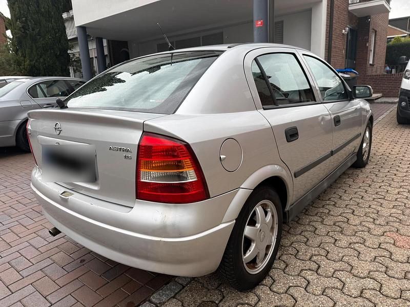 Usata Opel Astra 75 CV (55 kW) 2002 Argento Berlina