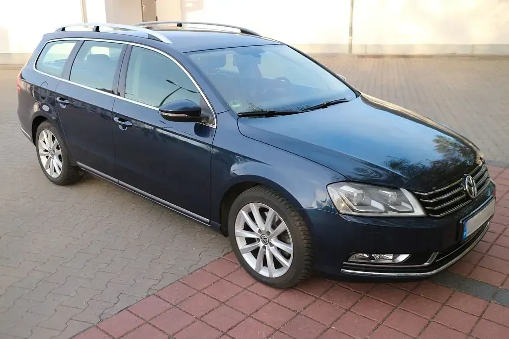 Gebraucht VW Passat Highline 160 PS (117 kW) 2011 Blau Kombi