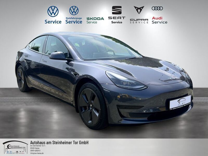 Grau Gebraucht 2023 Tesla Model 3 Limousine | 27.890 € (Fairer Preis) - Bild 1/4