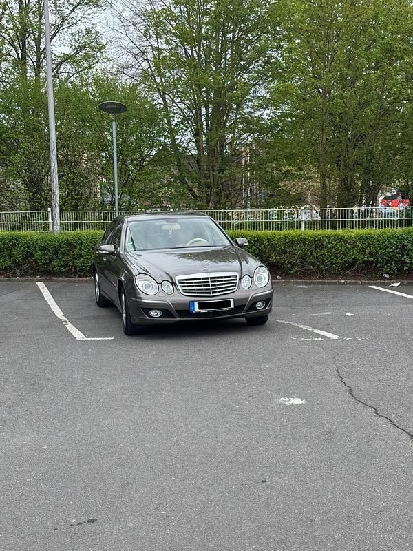 Gebraucht Mercedes E200 184 PS (135 kW) 2007 Beige Limousine