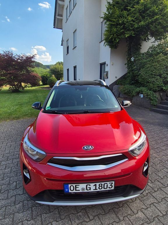 Rot Gebraucht 2018 Kia Stonic Platinum SUV | 13.490 € (Fairer Preis) - Bild 1/4