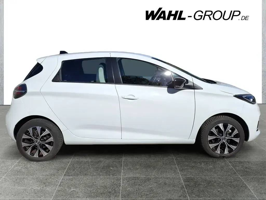 Second-hand Renault Zoe Evolution 50 kW (69 CP) 2022 Alb Hatchback