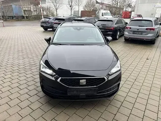Używany Seat Leon Style 116 KM (85 kW) 2023 Czarny Kombi
