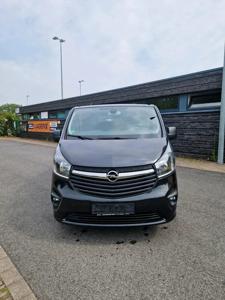 Gebraucht Opel Vivaro 140 PS (102 kW) 2016 Schwarz Van / Kleinbus