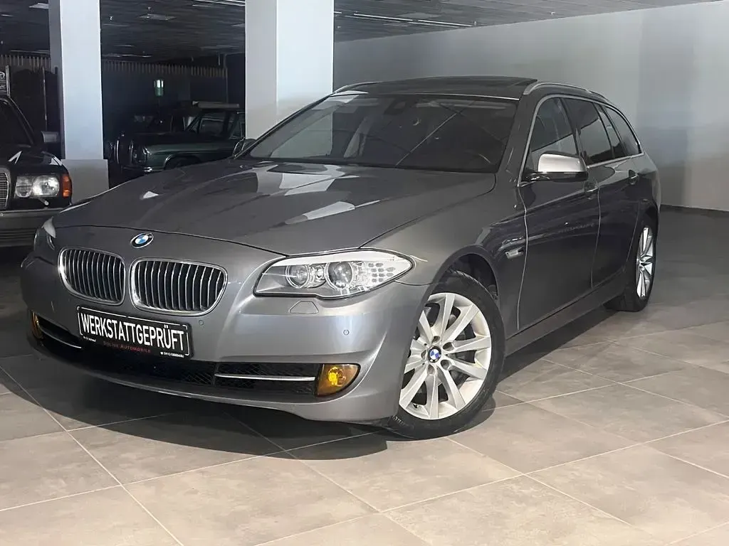 Gebraucht BMW 525 Sport Line 218 PS (160 kW) 2012 Grau Limousine