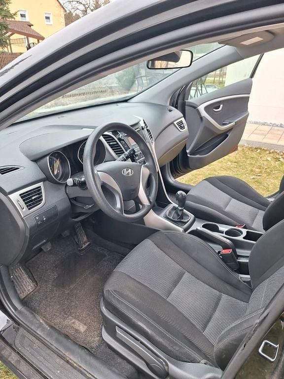 Gebraucht Hyundai i30 101 PS (74 kW) 2015 Schwarz Limousine