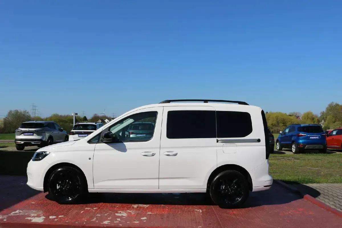 Neu VW Caddy Basis 116 PS (85 kW) 2025 Weiß Van / Kleinbus