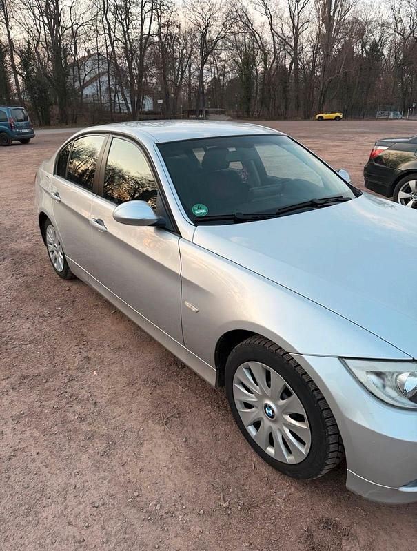 Gebraucht BMW 318 129 PS (94 kW) 2007 Grau Limousine