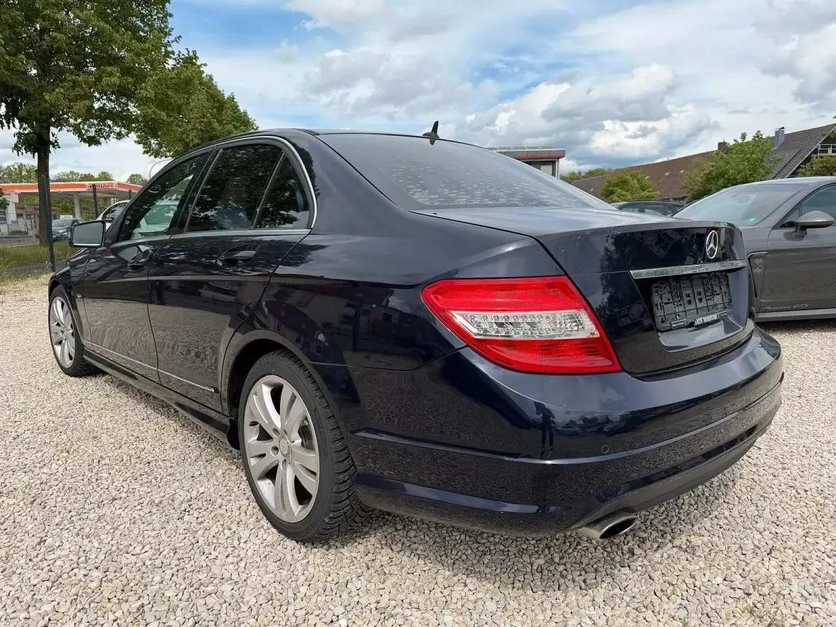 Gebraucht Mercedes C300 Avantgarde 231 PS (169 kW) 2011 Blau Limousine