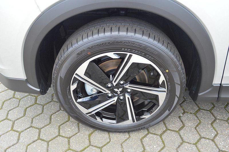 Neu Mitsubishi Eclipse Cross 98 PS (72 kW) 2025 Silber SUV