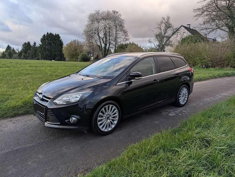 Gebraucht Ford Focus Titanium 125 PS (91 kW) 2012 Schwarz Kombi