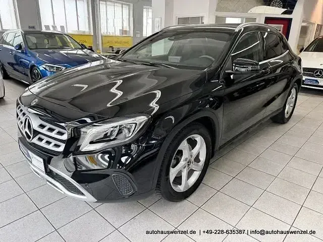 Gebraucht Mercedes GLA180 122 PS (89 kW) 2019 Schwarz SUV