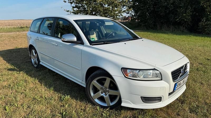 Weiß Gebraucht 2009 Volvo V50 R-Design Kombi | 3.300 € (Teuer) - Bild 1/4