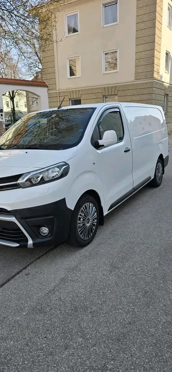Gebraucht Toyota Proace 122 PS (89 kW) 2018 Weiß Van / Kleinbus