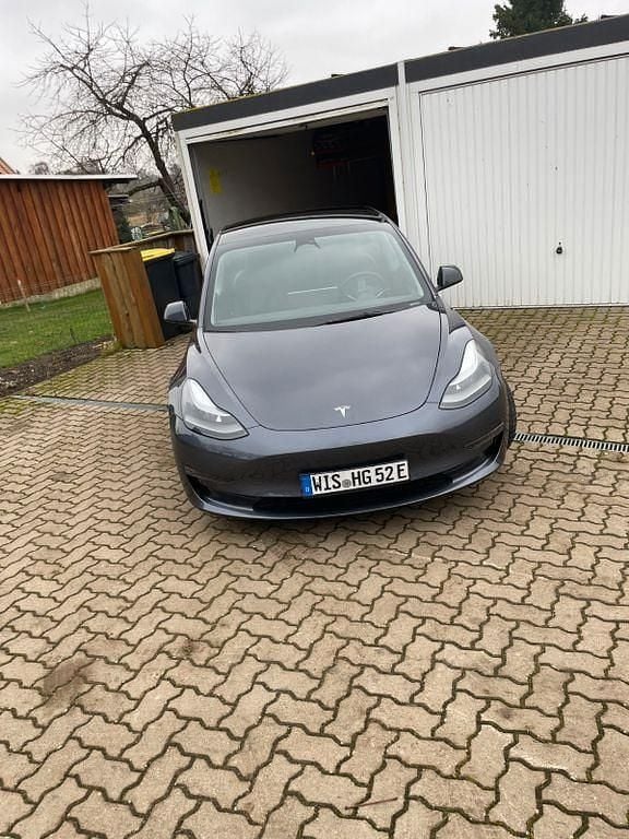 Schwarz Gebraucht 2021 Tesla Model 3 Standard Range Plus Limousine | 23.100 € (Fairer Preis) - Bild 1/3