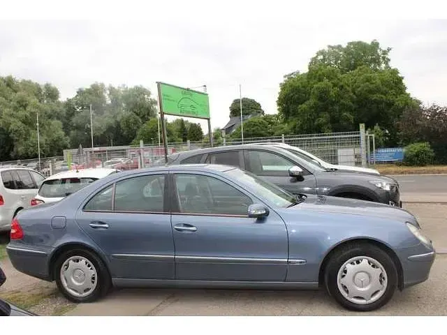 Gebraucht Mercedes E200 163 PS (119 kW) 2003 Tealitblau  metallic Limousine