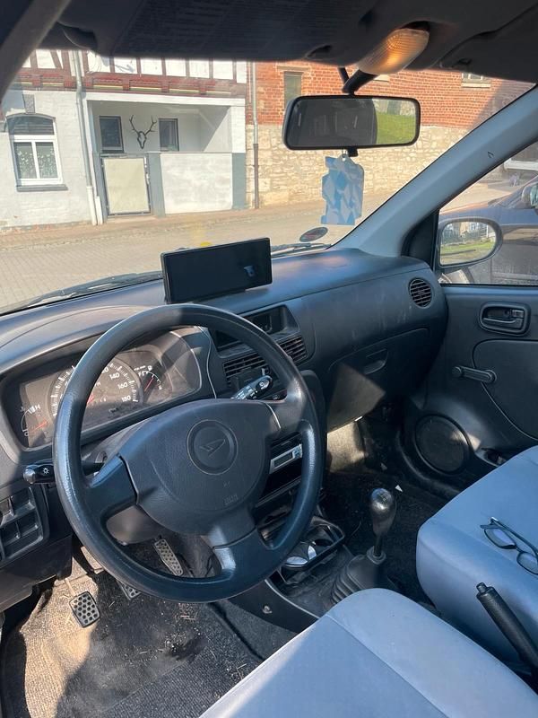 Gebraucht Daihatsu Cuore 58 PS (42 kW) 2003 Silber Kleinwagen